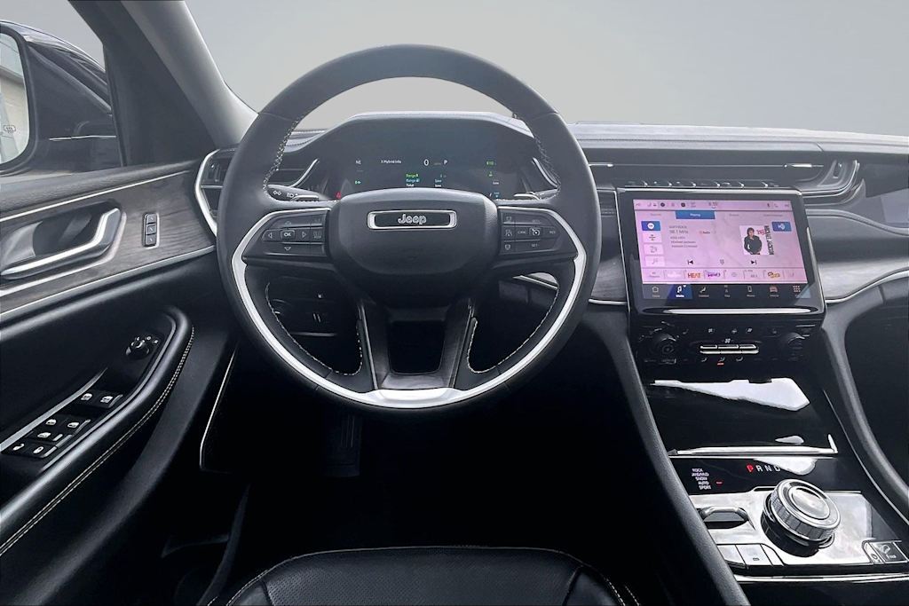 Thumbnail: 2022 Jeep Grand Cherokee - 14