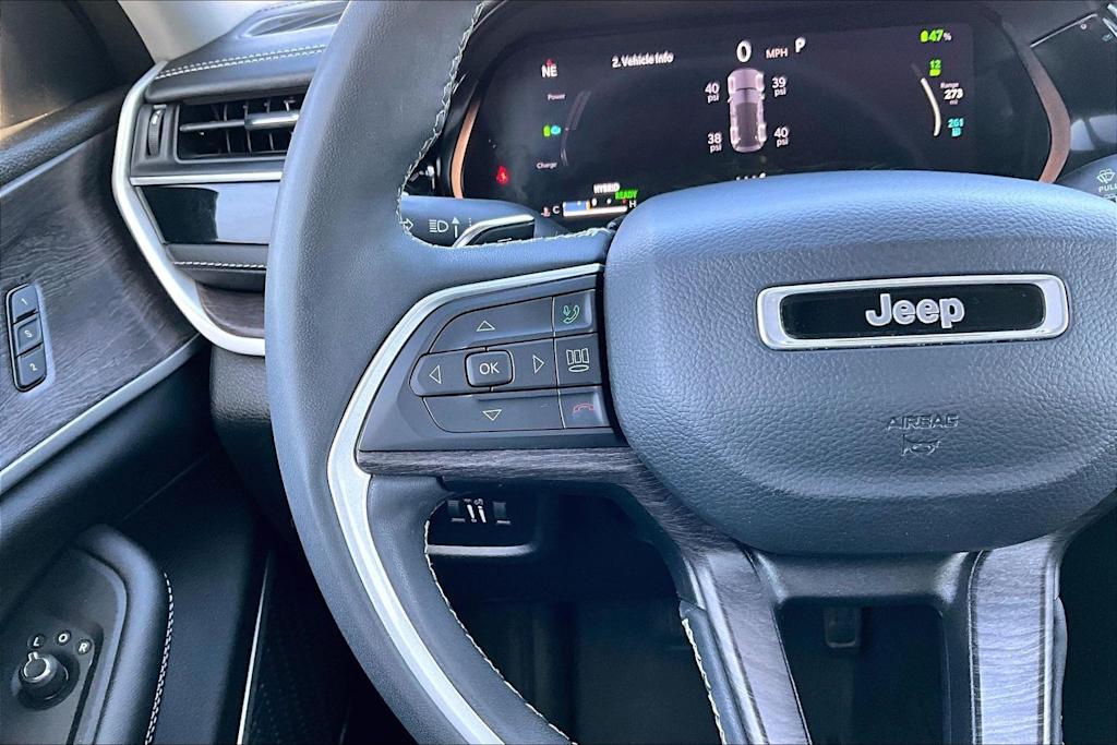 Thumbnail: 2022 Jeep Grand Cherokee - 25