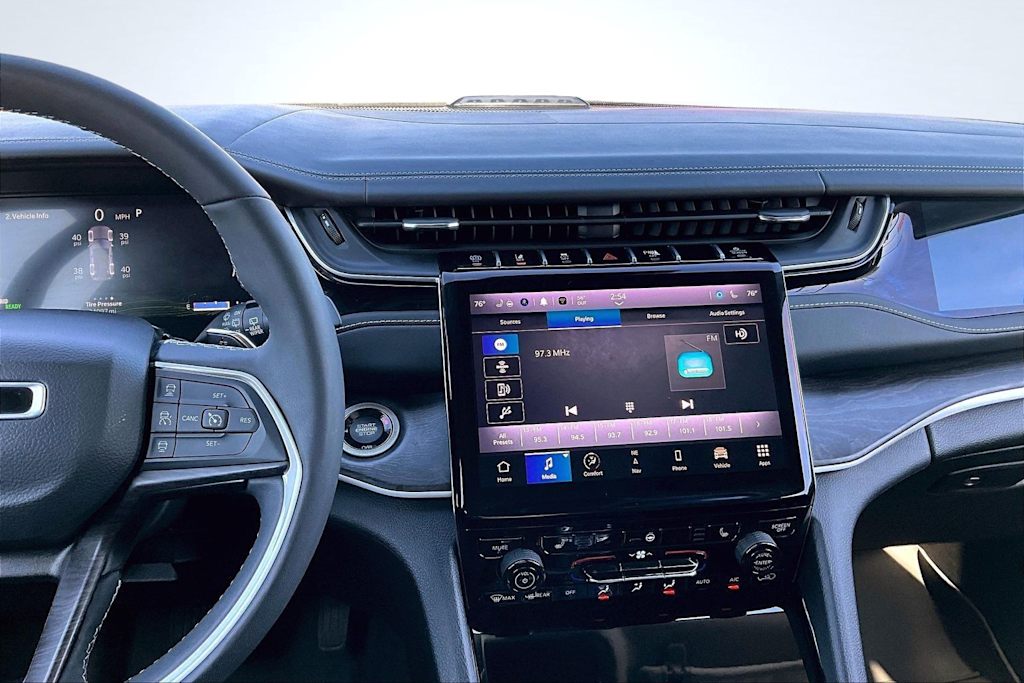 Thumbnail: 2022 Jeep Grand Cherokee - 15