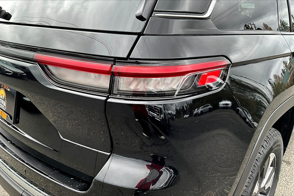 Thumbnail: 2022 Jeep Grand Cherokee - 32