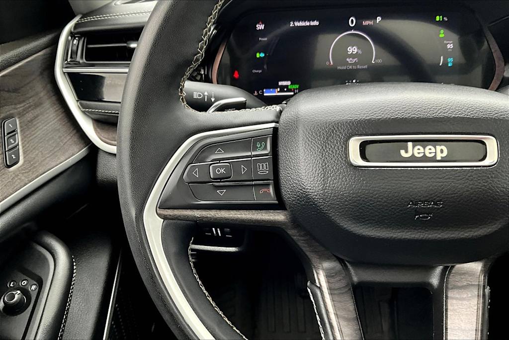 Thumbnail: 2022 Jeep Grand Cherokee - 25