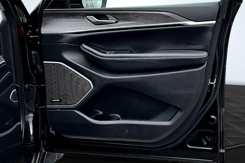 Thumbnail: 2022 Jeep Grand Cherokee - 29