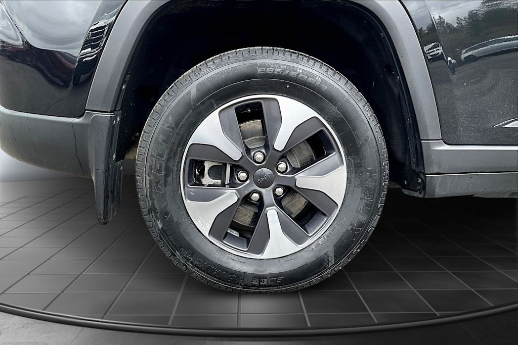 Thumbnail: 2022 Jeep Grand Cherokee - 35