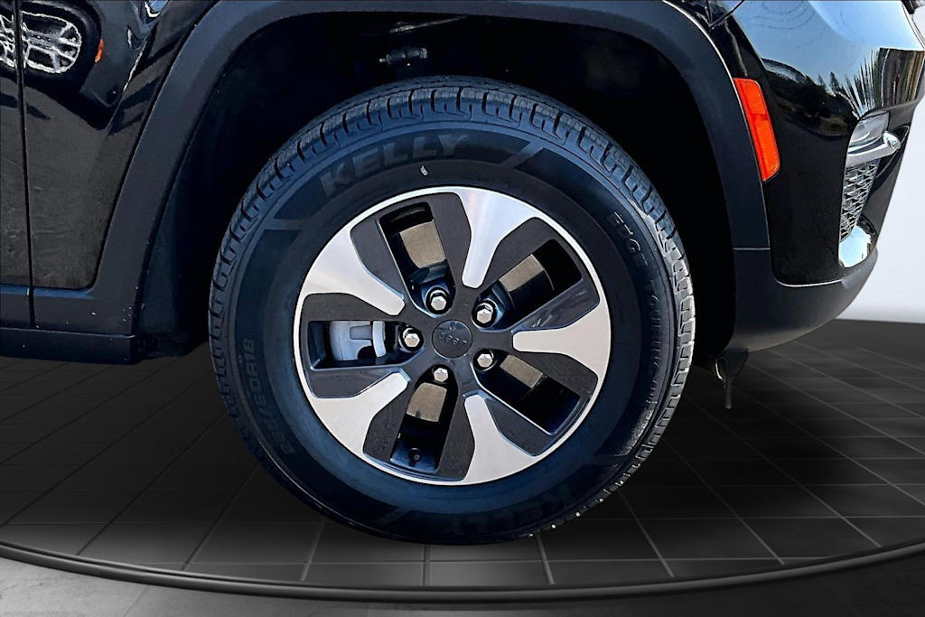 Thumbnail: 2023 Jeep Grand Cherokee - 34
