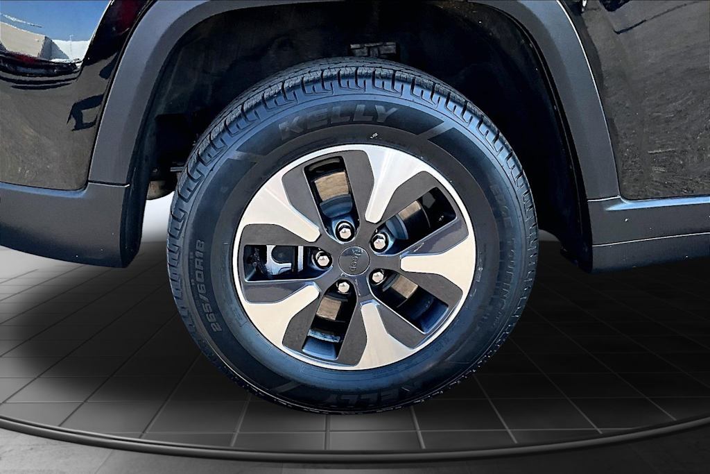 Thumbnail: 2023 Jeep Grand Cherokee - 35