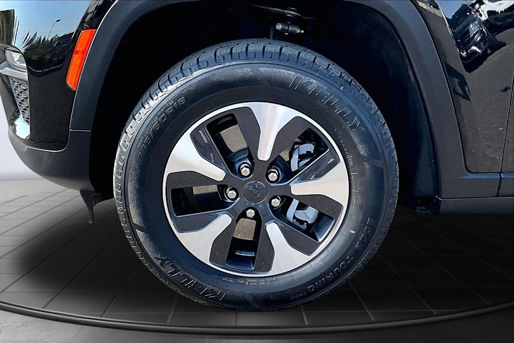 Thumbnail: 2023 Jeep Grand Cherokee - 8