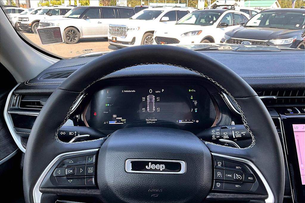 Thumbnail: 2023 Jeep Grand Cherokee - 22
