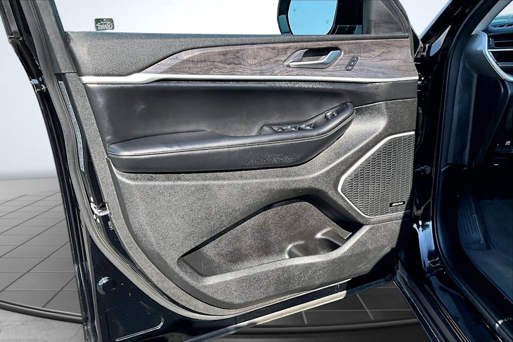 Thumbnail: 2023 Jeep Grand Cherokee - 28