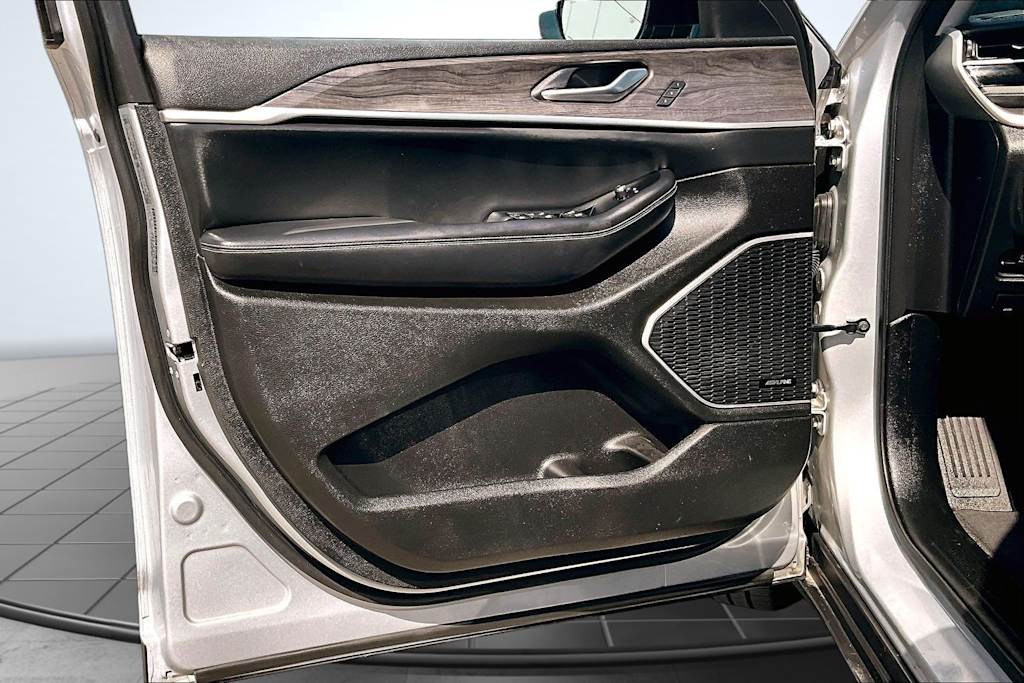 Thumbnail: 2023 Jeep Grand Cherokee - 28
