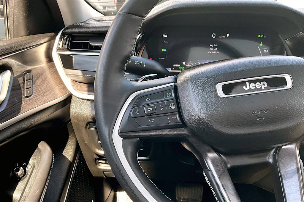 Thumbnail: 2023 Jeep Grand Cherokee - 15