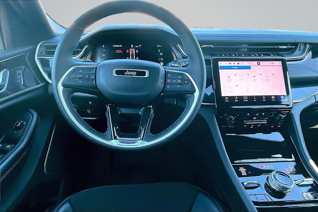 Thumbnail: 2022 Jeep Grand Cherokee - 14