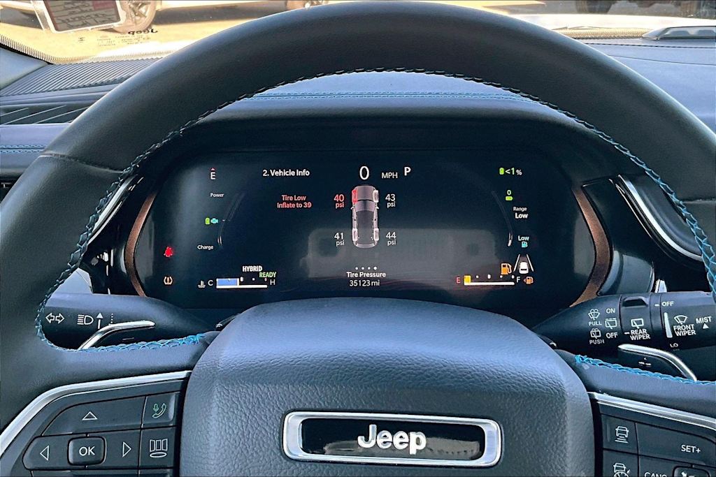 Thumbnail: 2022 Jeep Grand Cherokee - 17