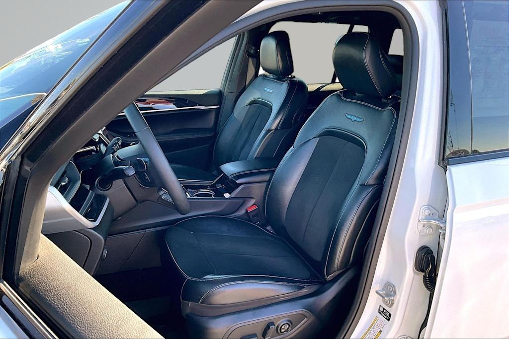 Thumbnail: 2022 Jeep Grand Cherokee - 11