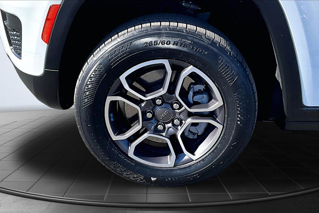 Thumbnail: 2022 Jeep Grand Cherokee - 8