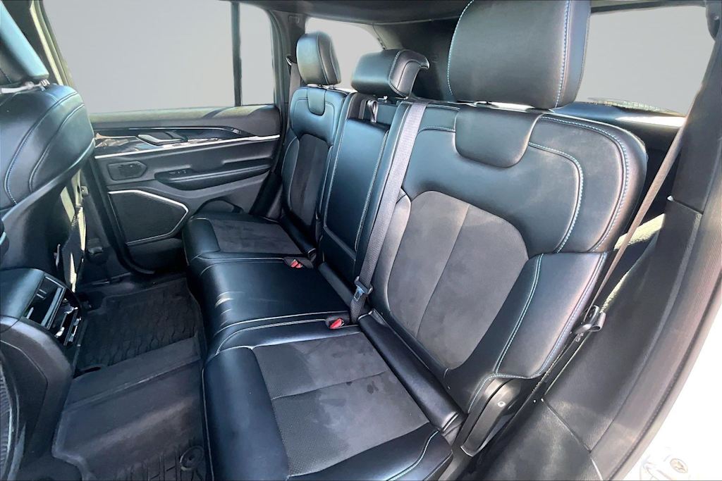 Thumbnail: 2022 Jeep Grand Cherokee - 13