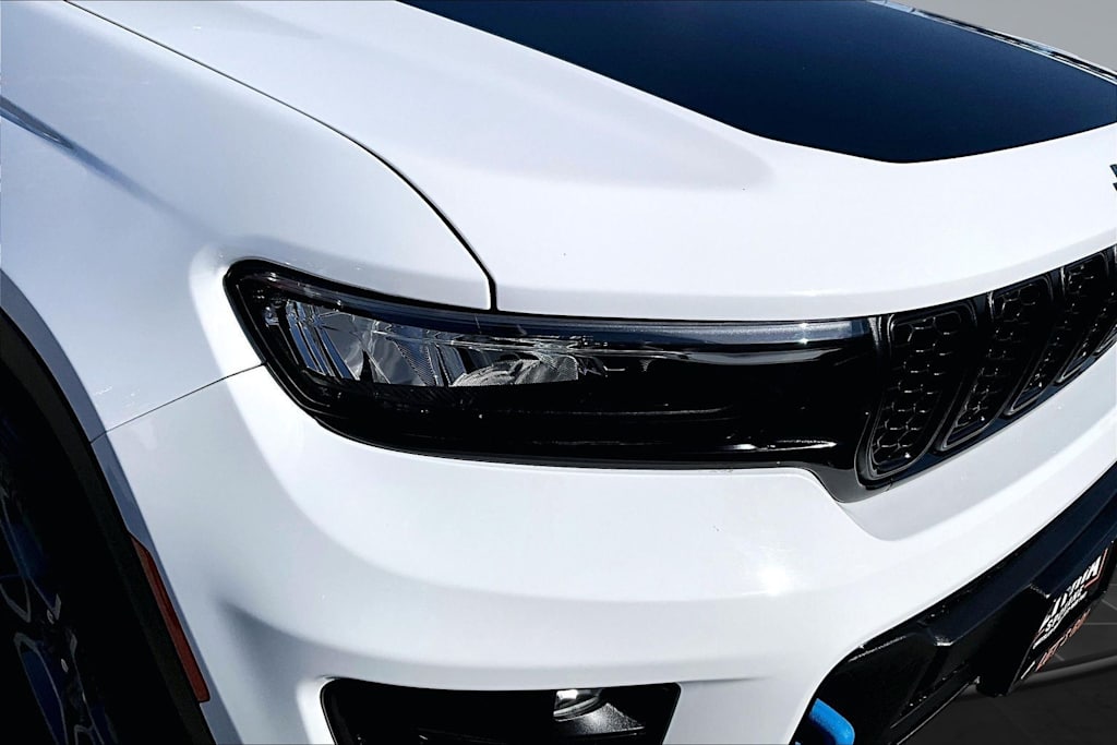 Thumbnail: 2022 Jeep Grand Cherokee - 31
