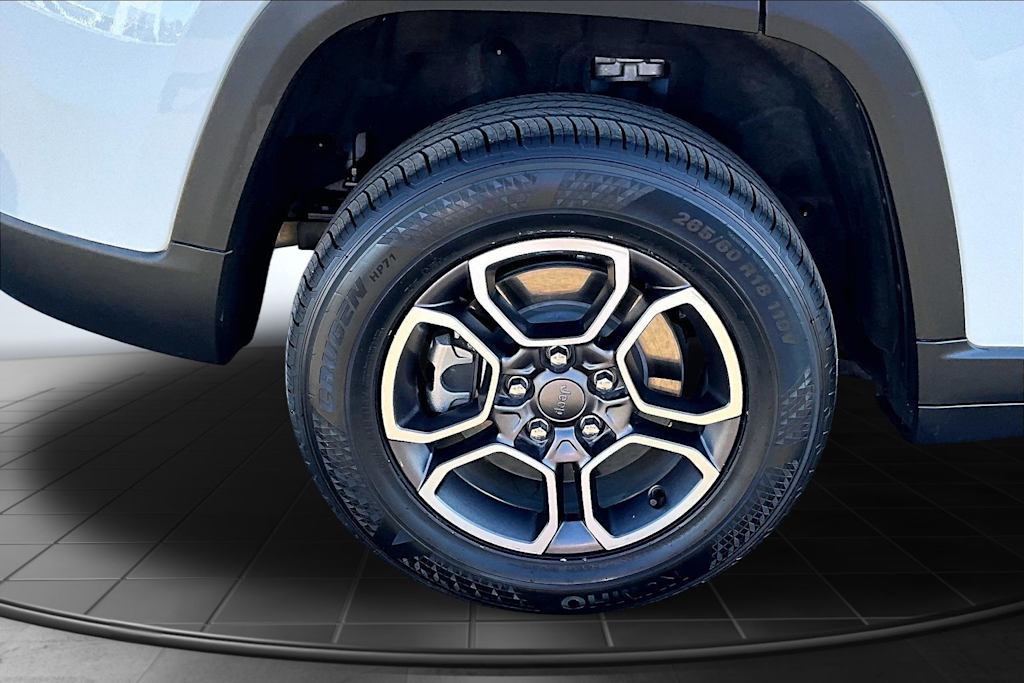 Thumbnail: 2022 Jeep Grand Cherokee - 35