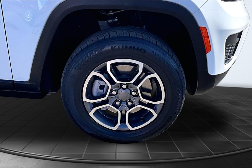 Thumbnail: 2022 Jeep Grand Cherokee - 34