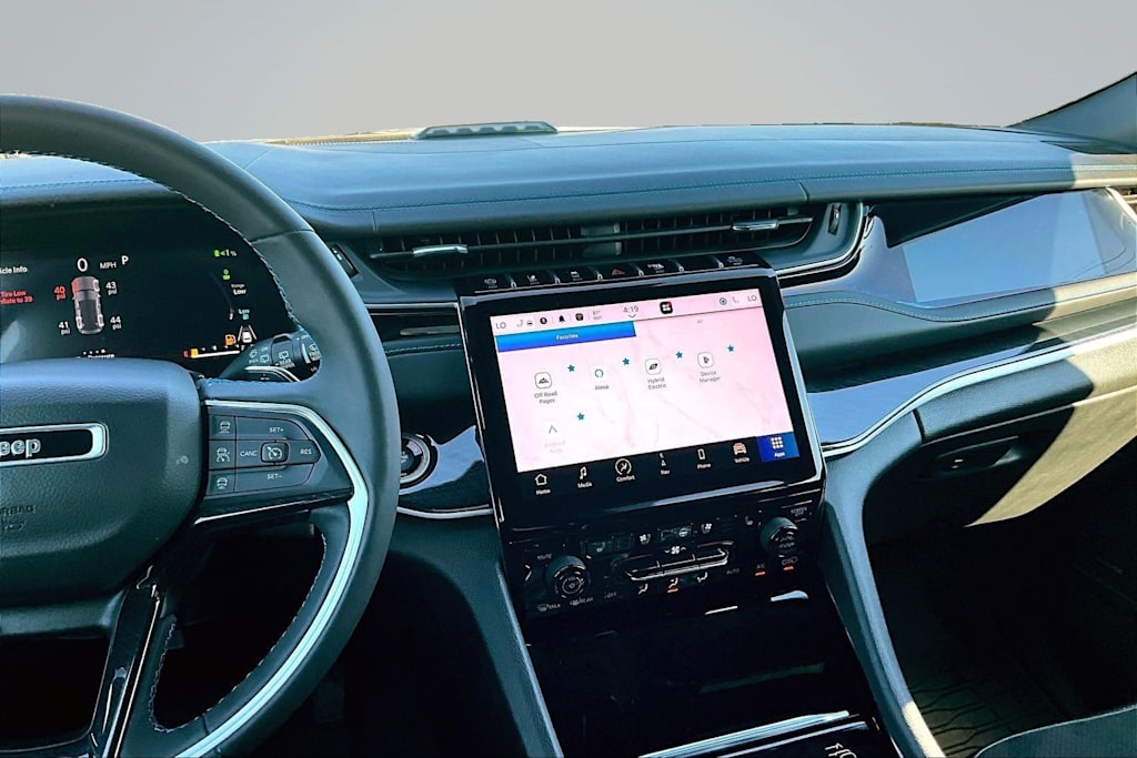 Thumbnail: 2022 Jeep Grand Cherokee - 15