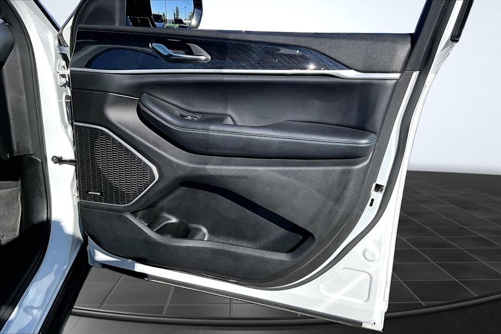 Thumbnail: 2022 Jeep Grand Cherokee - 29