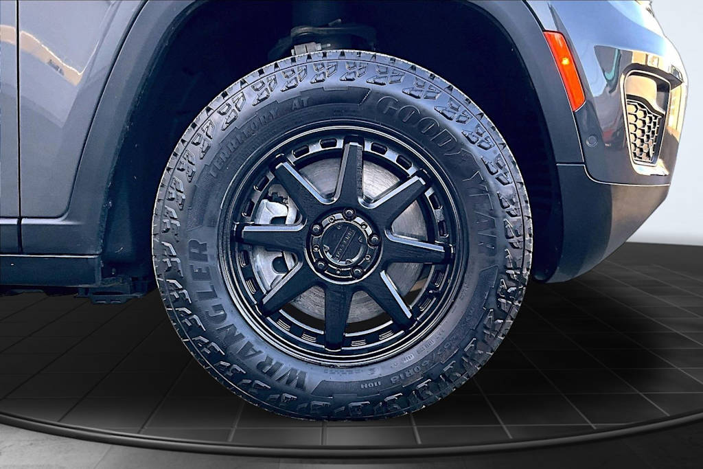 Thumbnail: 2025 Jeep Grand Cherokee - 34