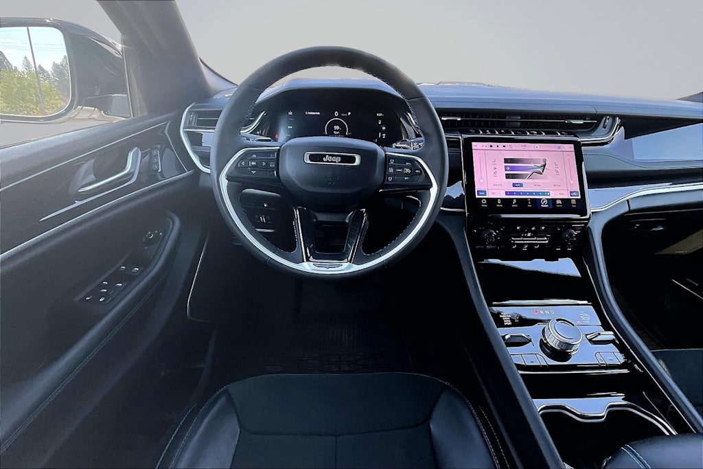 Thumbnail: 2022 Jeep Grand Cherokee - 14
