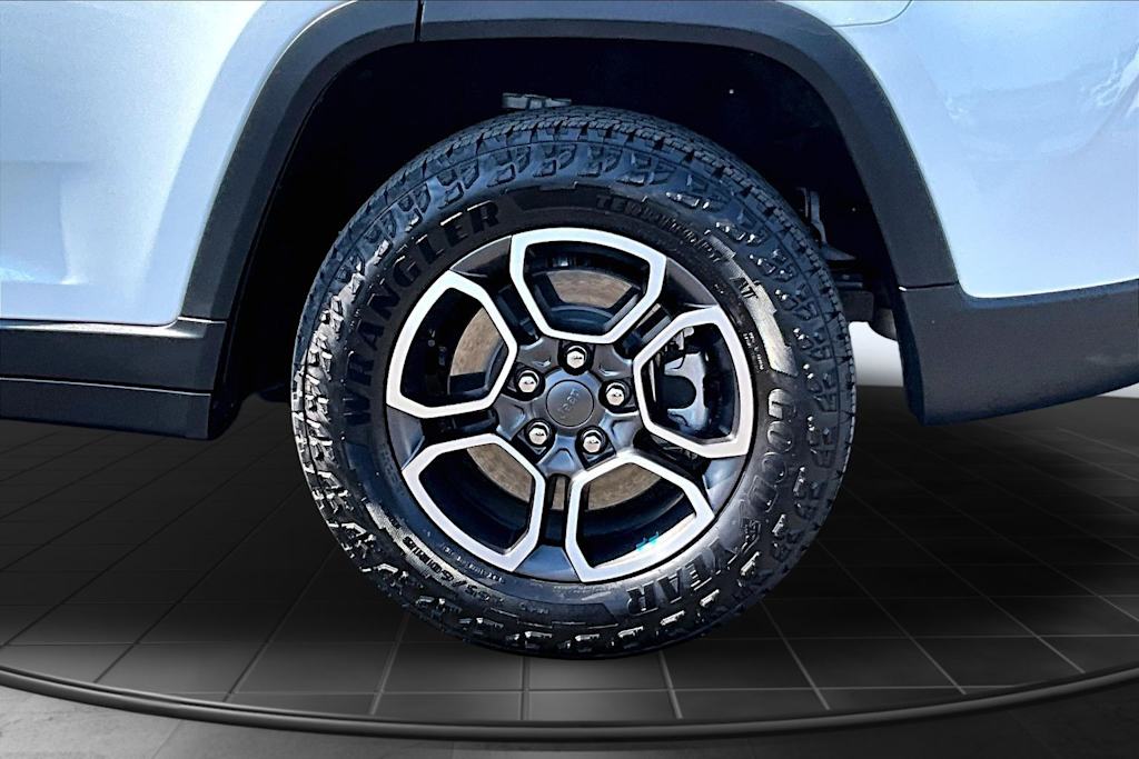 Thumbnail: 2022 Jeep Grand Cherokee - 36