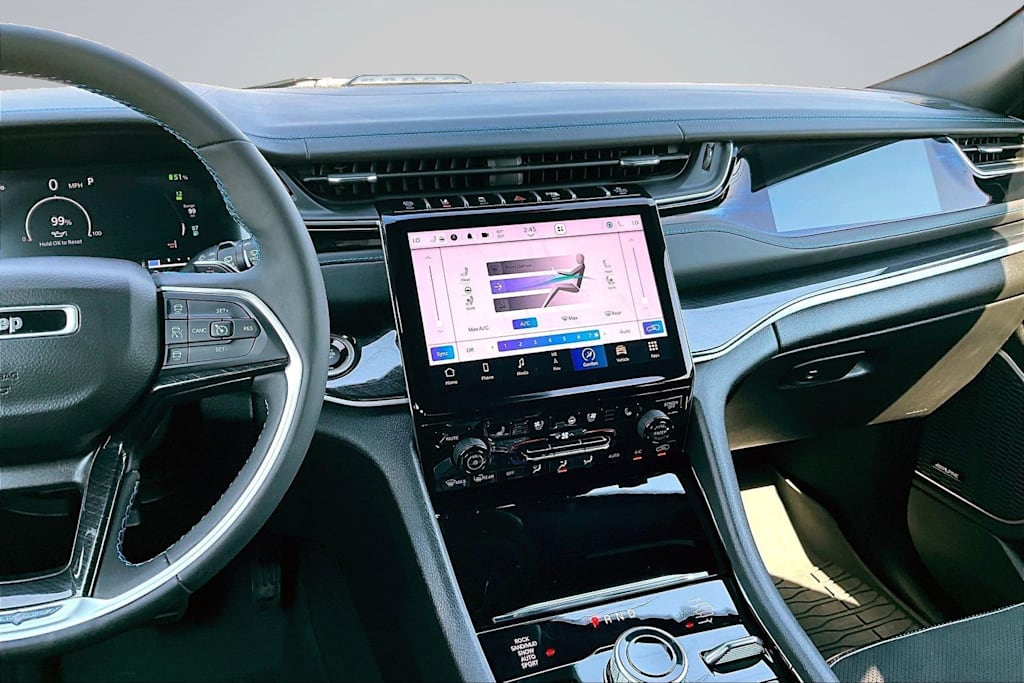 Thumbnail: 2022 Jeep Grand Cherokee - 15