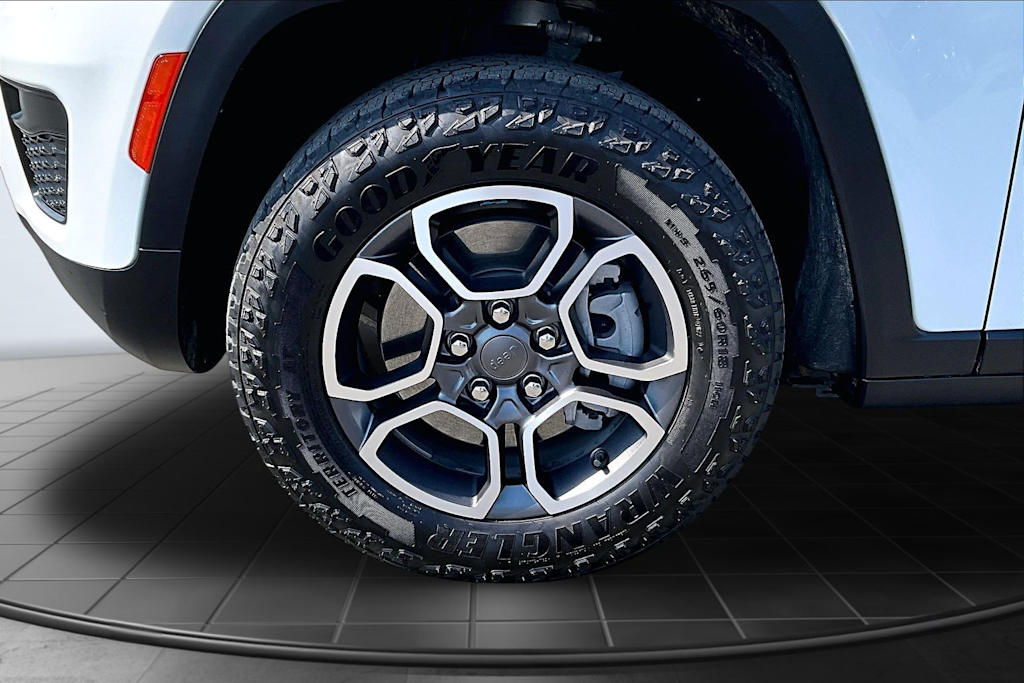 Thumbnail: 2022 Jeep Grand Cherokee - 8