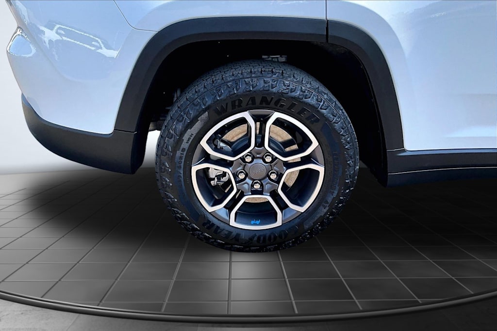 Thumbnail: 2022 Jeep Grand Cherokee - 35