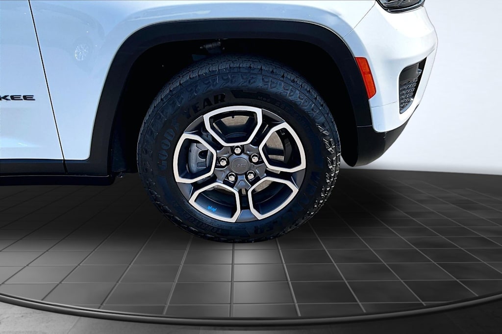 Thumbnail: 2022 Jeep Grand Cherokee - 34