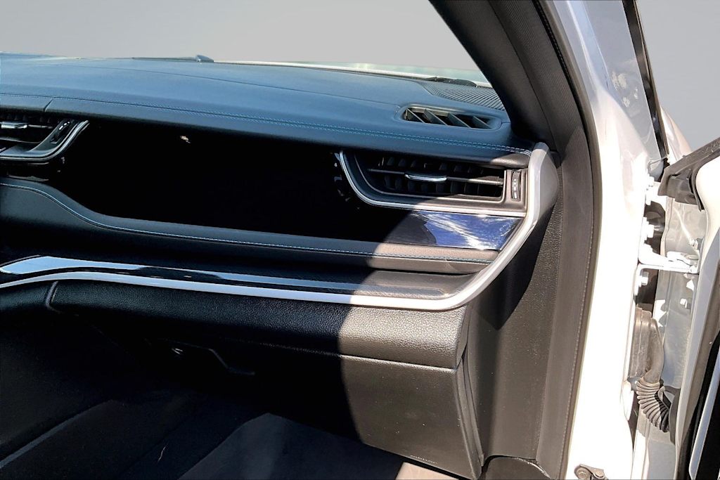 Thumbnail: 2022 Jeep Grand Cherokee - 25