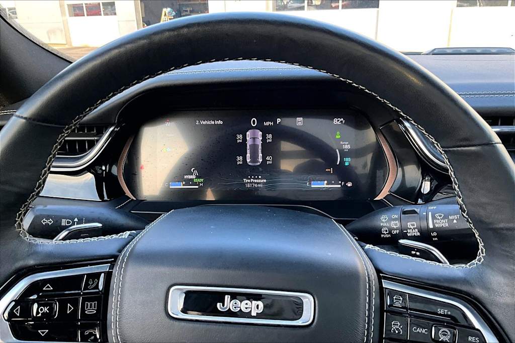 Thumbnail: 2023 Jeep Grand Cherokee - 17