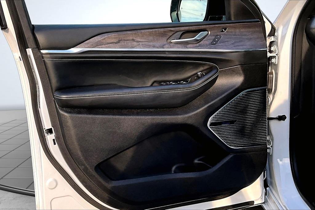 Thumbnail: 2023 Jeep Grand Cherokee - 28