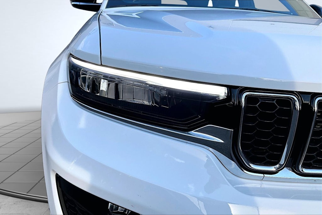 Thumbnail: 2023 Jeep Grand Cherokee - 31