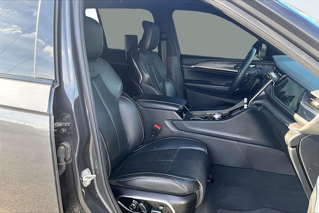 Thumbnail: 2023 Jeep Grand Cherokee - 12