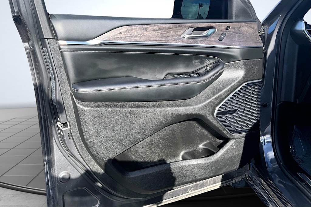 Thumbnail: 2023 Jeep Grand Cherokee - 28