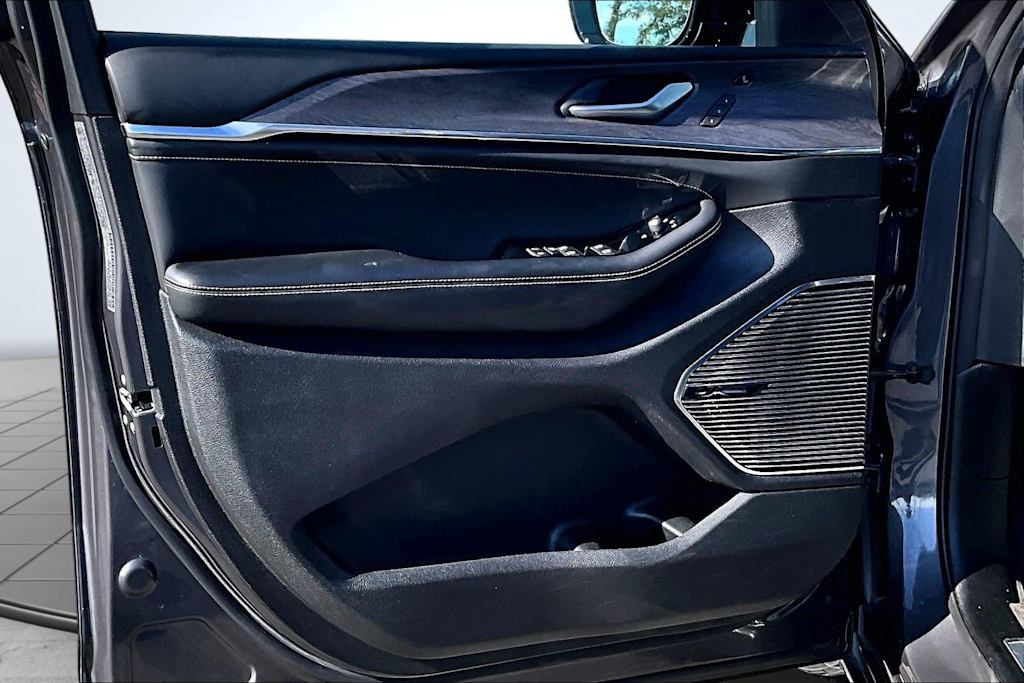 Thumbnail: 2023 Jeep Grand Cherokee - 28