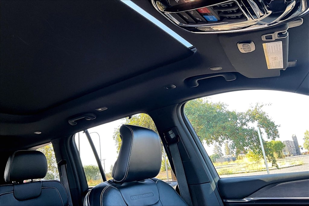 Thumbnail: 2023 Jeep Grand Cherokee - 30