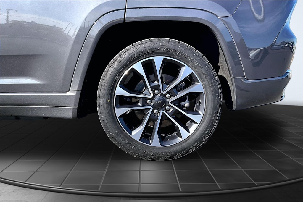 Thumbnail: 2023 Jeep Grand Cherokee - 35