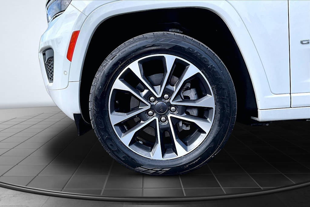 Thumbnail: 2022 Jeep Grand Cherokee - 8