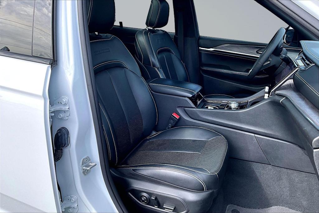 Thumbnail: 2022 Jeep Grand Cherokee - 12