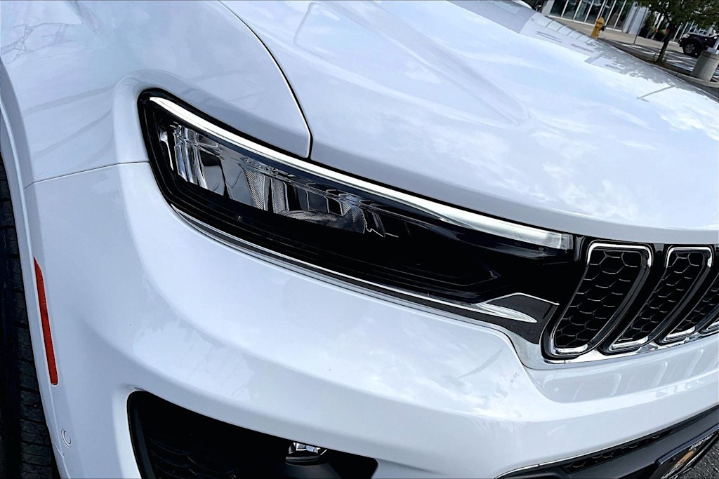 Thumbnail: 2022 Jeep Grand Cherokee - 31