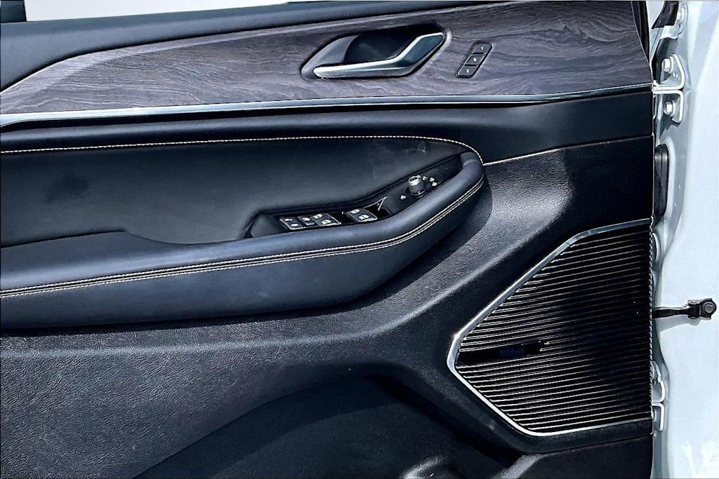 Thumbnail: 2022 Jeep Grand Cherokee - 28