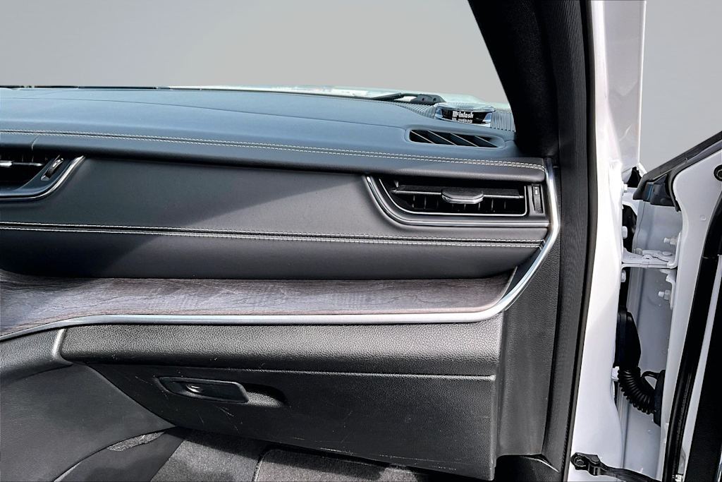 Thumbnail: 2022 Jeep Grand Cherokee - 24