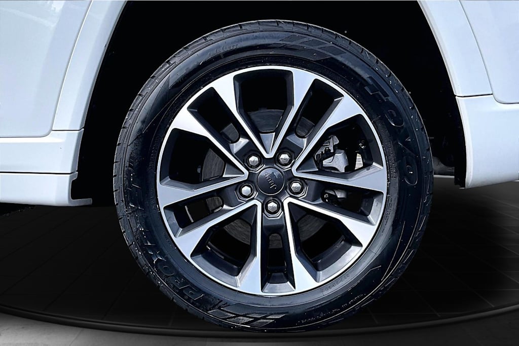 Thumbnail: 2022 Jeep Grand Cherokee - 35