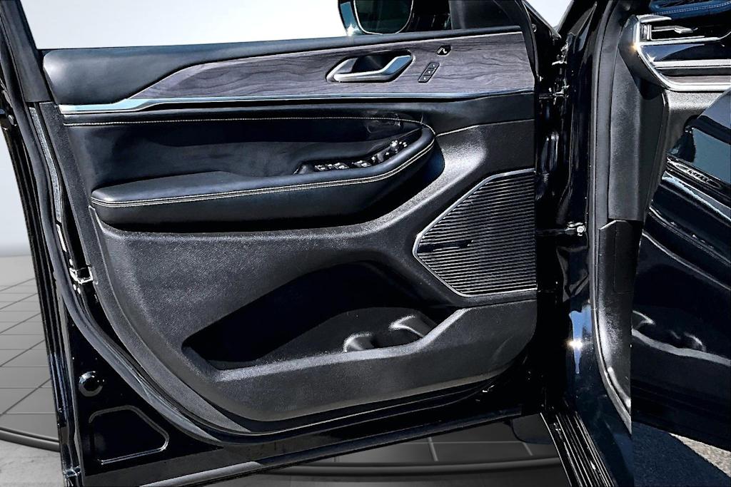 Thumbnail: 2023 Jeep Grand Cherokee - 28