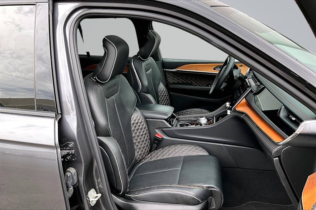 Thumbnail: 2023 Jeep Grand Cherokee - 12