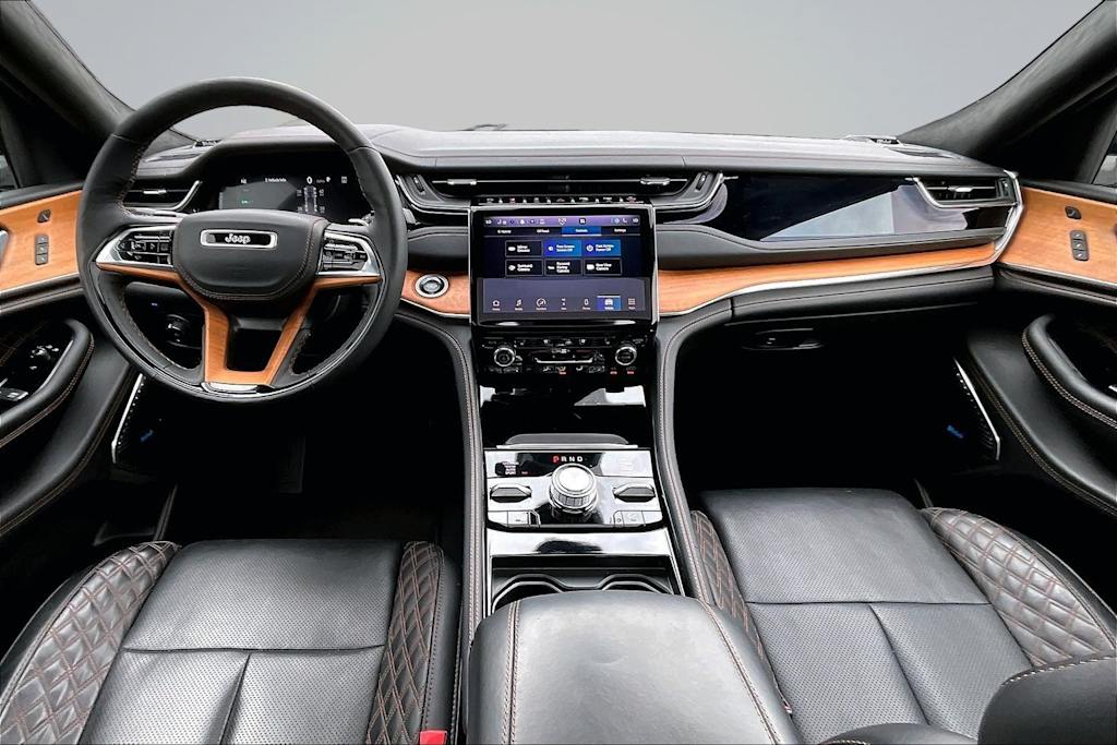 Thumbnail: 2023 Jeep Grand Cherokee - 10