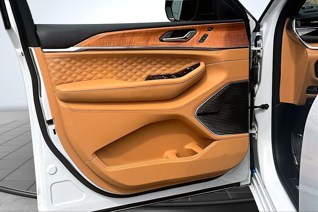 Thumbnail: 2023 Jeep Grand Cherokee - 28
